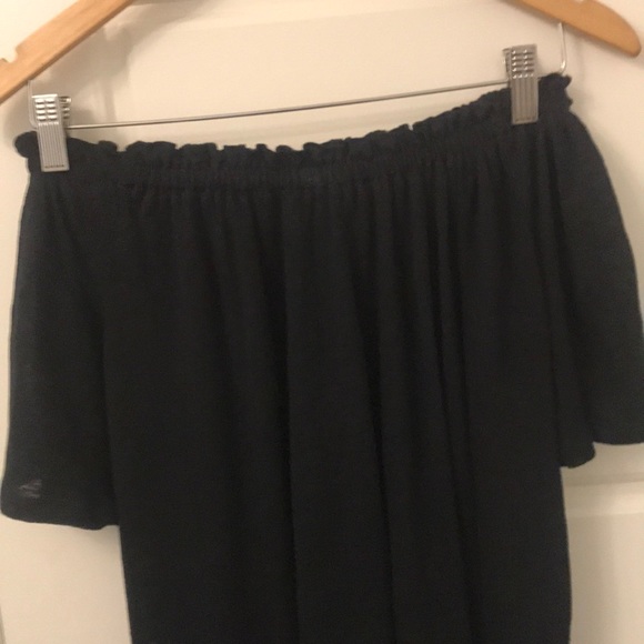 Gap off-shoulder linen top - Picture 3 of 3